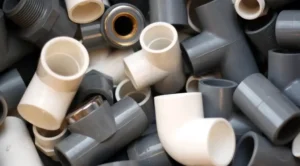 policloreto de vinila em forma de tubos de pvc